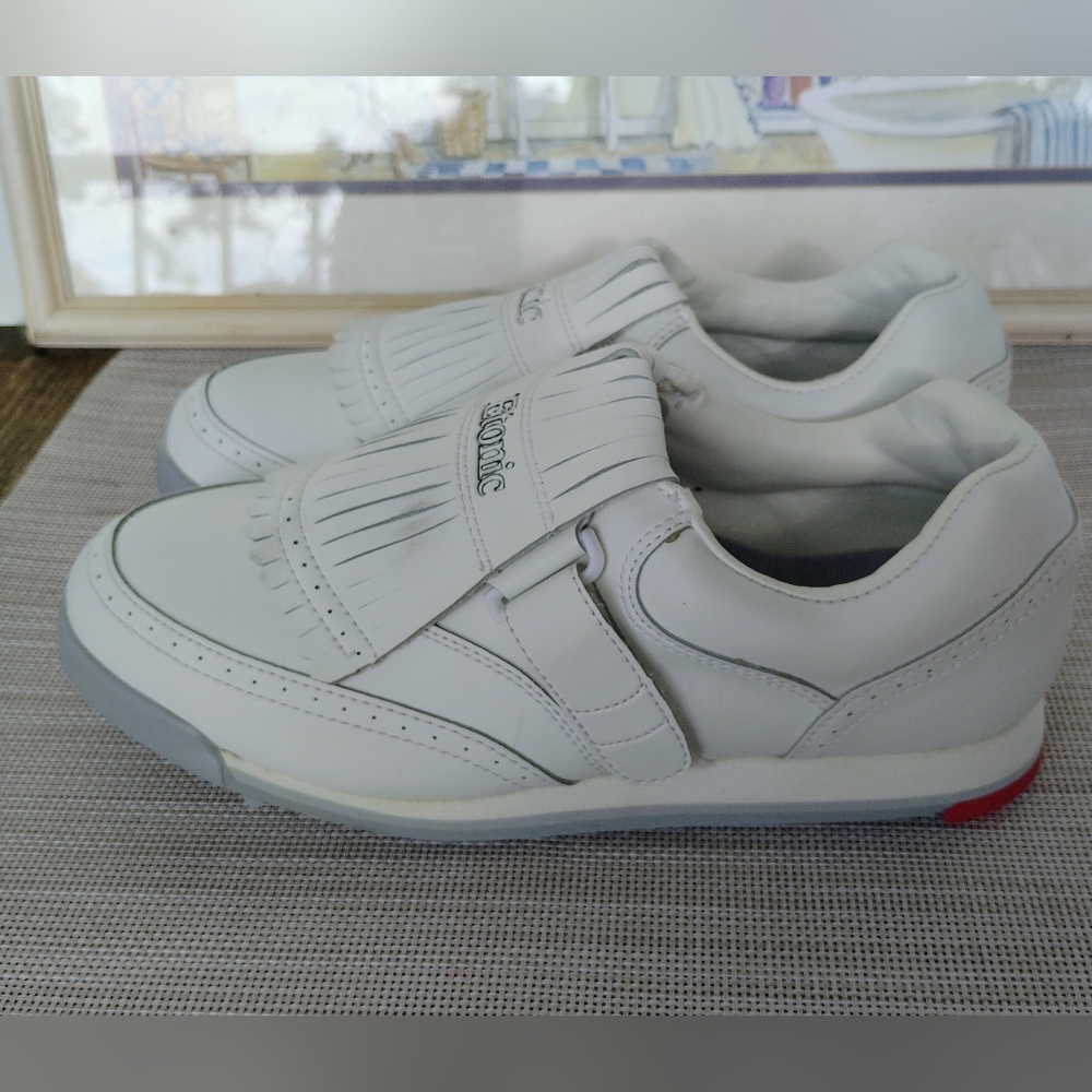 Etonic "ST Softspikes 6005" Off-White Velcro Kiltie Golf Shoes. Size 8.5M. Nice.